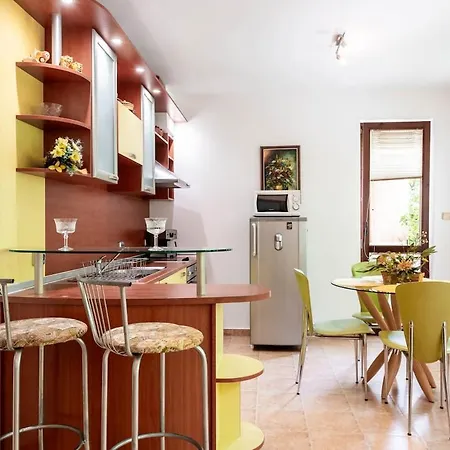 Spacious 2br In The Center 瓦爾納