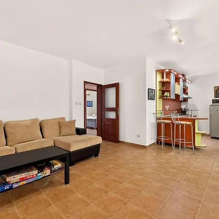 Spacious 2br In The Center 公寓 *