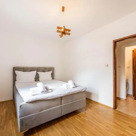 Spacious 2br In The Center 公寓 *
