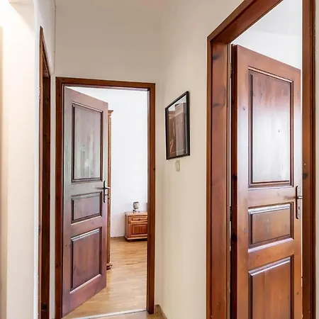 Spacious 2br In The Center * 瓦爾納